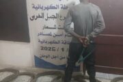 ضبط شخص متلبساً بسرقة 1500 متر من الأسلاك النحاسية بالجبل الغربي