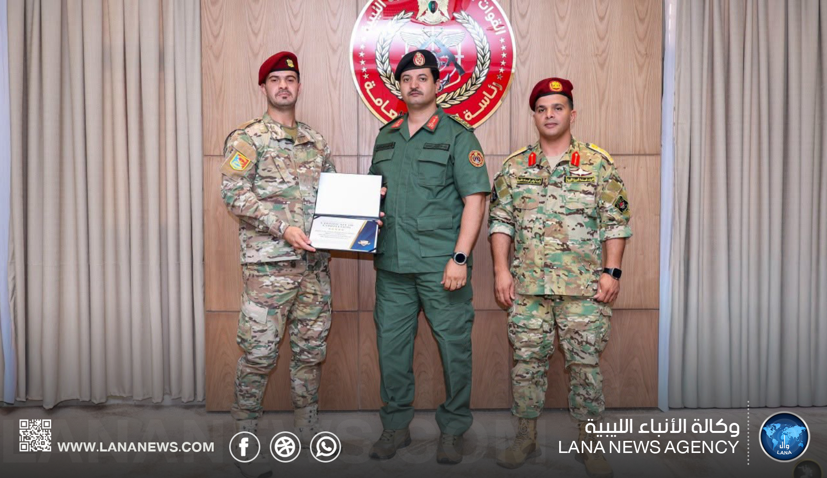 رئيس الأركان العامة يُكرّم آمر عمليات اللواء 106 قوات خاصة بعد تخرجه من الكلية البحرية الأمريكية