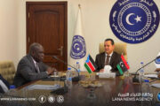وزير الخارجية يبحث مع وفد من جنوب السودان تعزيز التعاون الثنائي