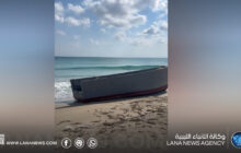أمن السواحل يضبط مركبًا يُشتبه في استخدامه للهجرة غرب سرت