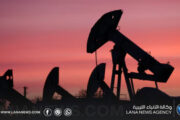 النفط يهبط لأدنى مستوياته في أكثر من أسبوع