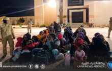 جهاز الهجرة غير الشرعية يرحل 62 مهاجرًا سودانيًا من بنغازي الكبرى
