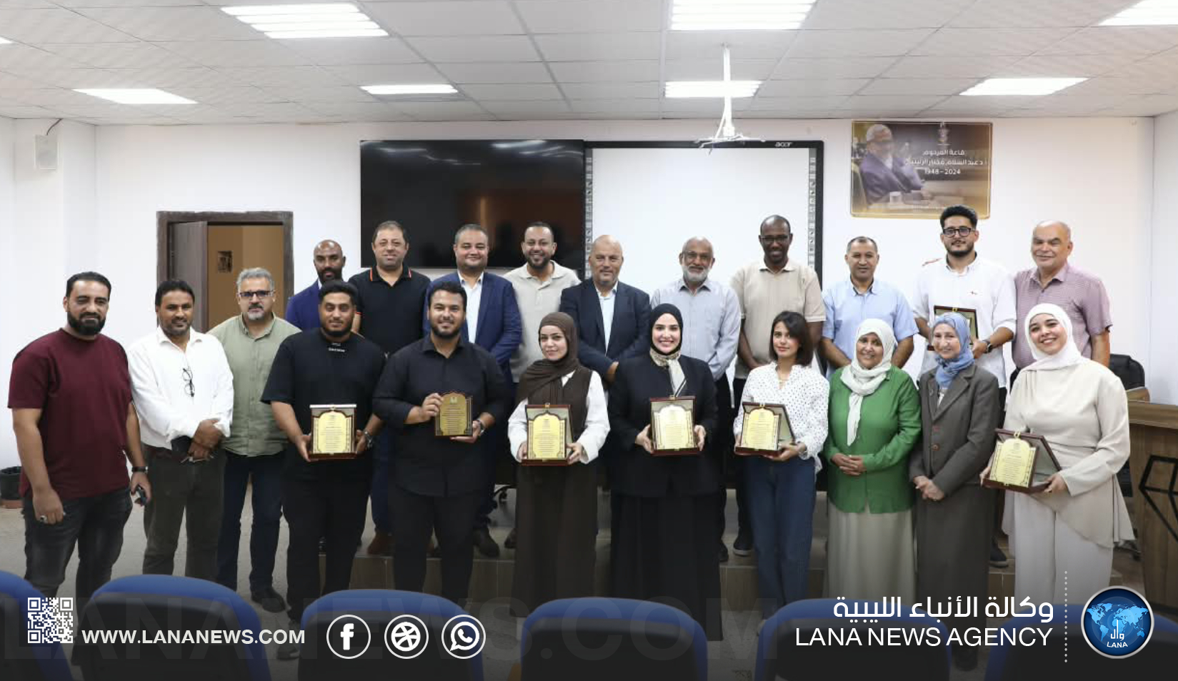 كلية الإعلام بجامعة بنغازي تكرّم سبعة من خريجيها