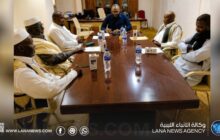 عميد إدري الشاطئ يجتمع مع مخاتير المحلات