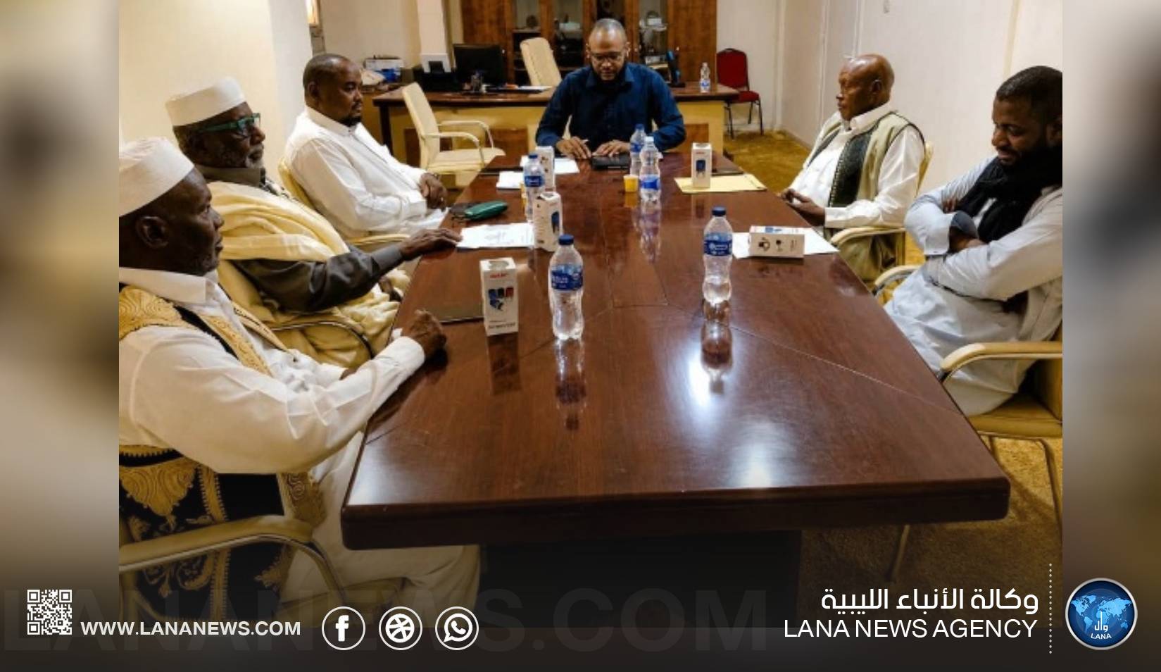 عميد إدري الشاطئ يجتمع مع مخاتير المحلات
