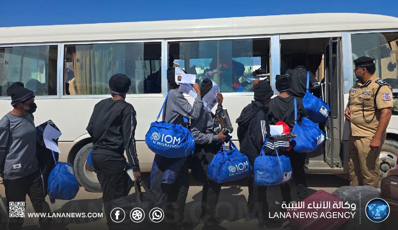 ترحيل مهاجرين نيجيريين مرضى ومقيدين أمنيا من بنغازي